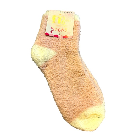 NWT🏷 Minky Accessories Fuzzy Socks - Picture 1 of 3